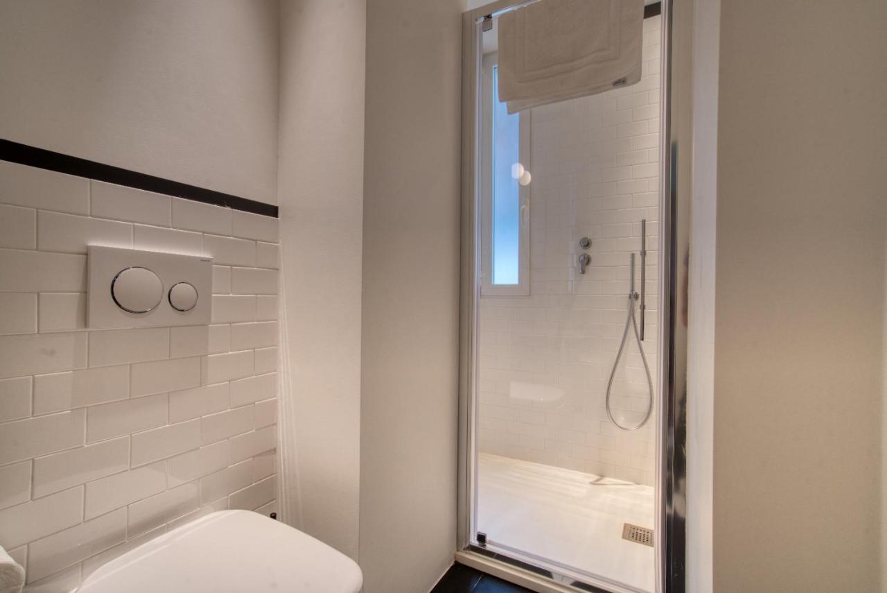 Dimora Claudia - Elegante Matrimoniale Con Bagno, Private Rooms, Self Check In, No Reception Milão Exterior foto